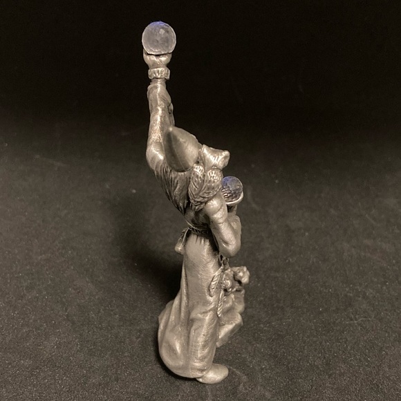 Pewter Fantasy Wizard with Owl Mystic Figurine Holding Crystal Balls - Picture 3 of 10